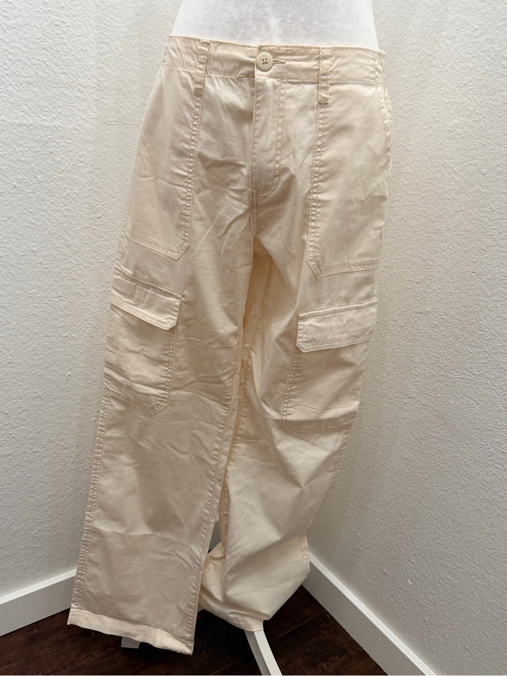 Sanctuary Women’s Cargo Pants in Light Cream
